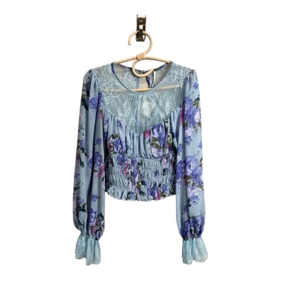 Free People Daphne Smocked Lace Neck Boho Cottagecore Blue Floral Top Coachella - Picture 3 of 10